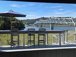 Riverboat Inn and Suites