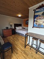 Riverboat Inn and Suites