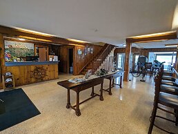 Riverboat Inn and Suites