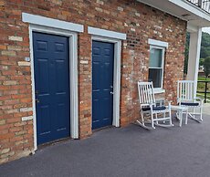 Riverboat Inn and Suites