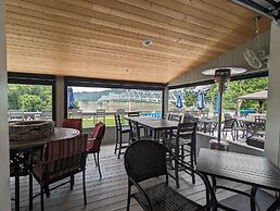 Riverboat Inn and Suites