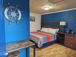 Riverboat Inn and Suites