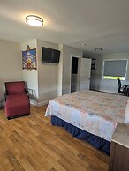 Riverboat Inn and Suites