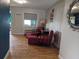 Riverboat Inn and Suites