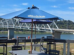 Riverboat Inn and Suites