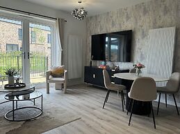 Apricot House- Cozy 2 Bedroom House in Birmingham