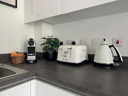 Apricot House- Cozy 2 Bedroom House in Birmingham