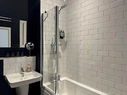 Apricot House- Cozy 2 Bedroom House in Birmingham