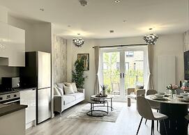 Apricot House- Cozy 2 Bedroom House in Birmingham