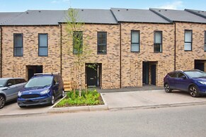 Apricot House- Cozy 2 Bedroom House in Birmingham