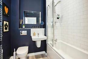 Apricot House- Cozy 2 Bedroom House in Birmingham