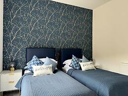 Apricot House- Cozy 2 Bedroom House in Birmingham