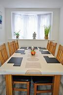 5 Bed Family Home Greater London, Free Parking