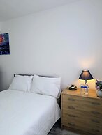 5 Bed Family Home Greater London, Free Parking