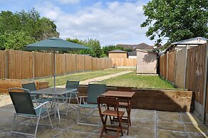 5 Bed Family Home Greater London, Free Parking