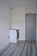 5 Bed Family Home Greater London, Free Parking