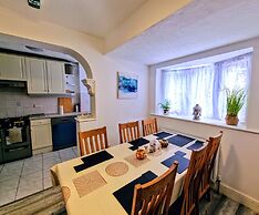 5 Bed Family Home Greater London, Free Parking