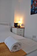 5 Bed Family Home Greater London, Free Parking