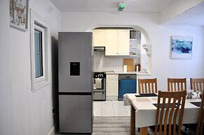 5 Bed Family Home Greater London, Free Parking