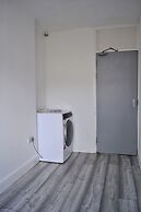 5 Bed Family Home Greater London, Free Parking