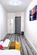 5 Bed Family Home Greater London, Free Parking