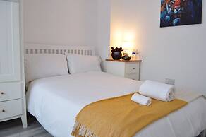 5 Bed Family Home Greater London, Free Parking