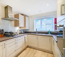 Woolhampton Drive House By REDWOOD STAYS