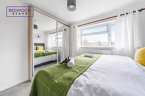 Kingston Road House By REDWOOD STAYS