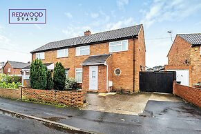 Kingston Road House By REDWOOD STAYS