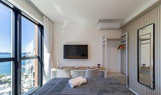 MHFA Studios em Prédio Luxuoso Vista Mar