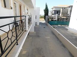 Paramount Gardens Resorts C202