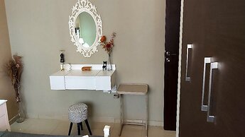 Paramount Gardens Resorts C202