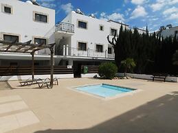 Paramount Gardens Resorts C202