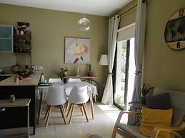 Paramount Gardens Resorts C202