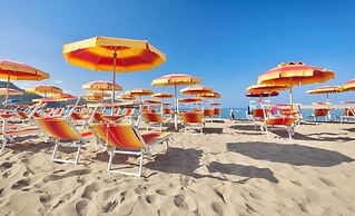 Residence with private beach in Bosa Marina