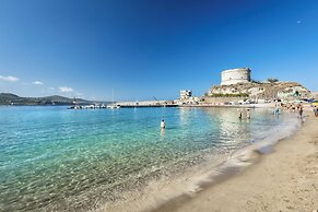 Residence with private beach in Bosa Marina