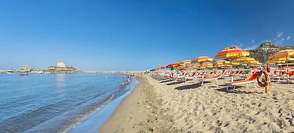 Residence with private beach in Bosa Marina