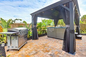 Stylish Port St Lucie Home w/ Hot Tub + Game Room!
