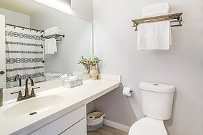 Pool Access & Mtn Views: Palm Springs Retreat!