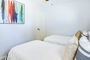 Pool Access & Mtn Views: Palm Springs Retreat!