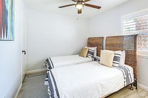 Pool Access & Mtn Views: Palm Springs Retreat!