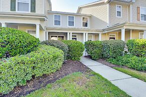 Cheerful Bluffton Townhome: 1 Mi to Old Town!