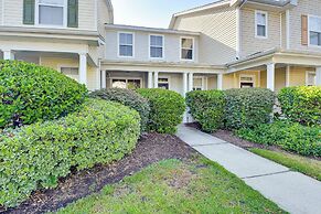 1 Mi to Old Town: Cheerful Bluffton Townhome!