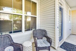 Cheerful Bluffton Townhome: 1 Mi to Old Town!