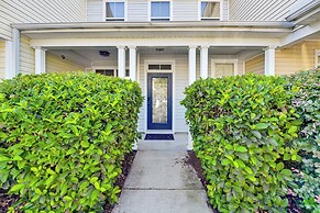 1 Mi to Old Town: Cheerful Bluffton Townhome!