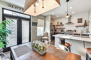 1 Mi to Old Town: Cheerful Bluffton Townhome!