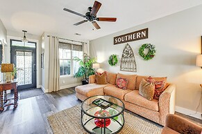 1 Mi to Old Town: Cheerful Bluffton Townhome!
