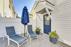1 Mi to Old Town: Cheerful Bluffton Townhome!