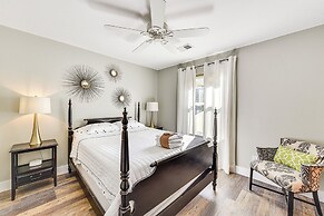 1 Mi to Old Town: Cheerful Bluffton Townhome!