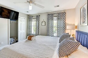 1 Mi to Old Town: Cheerful Bluffton Townhome!